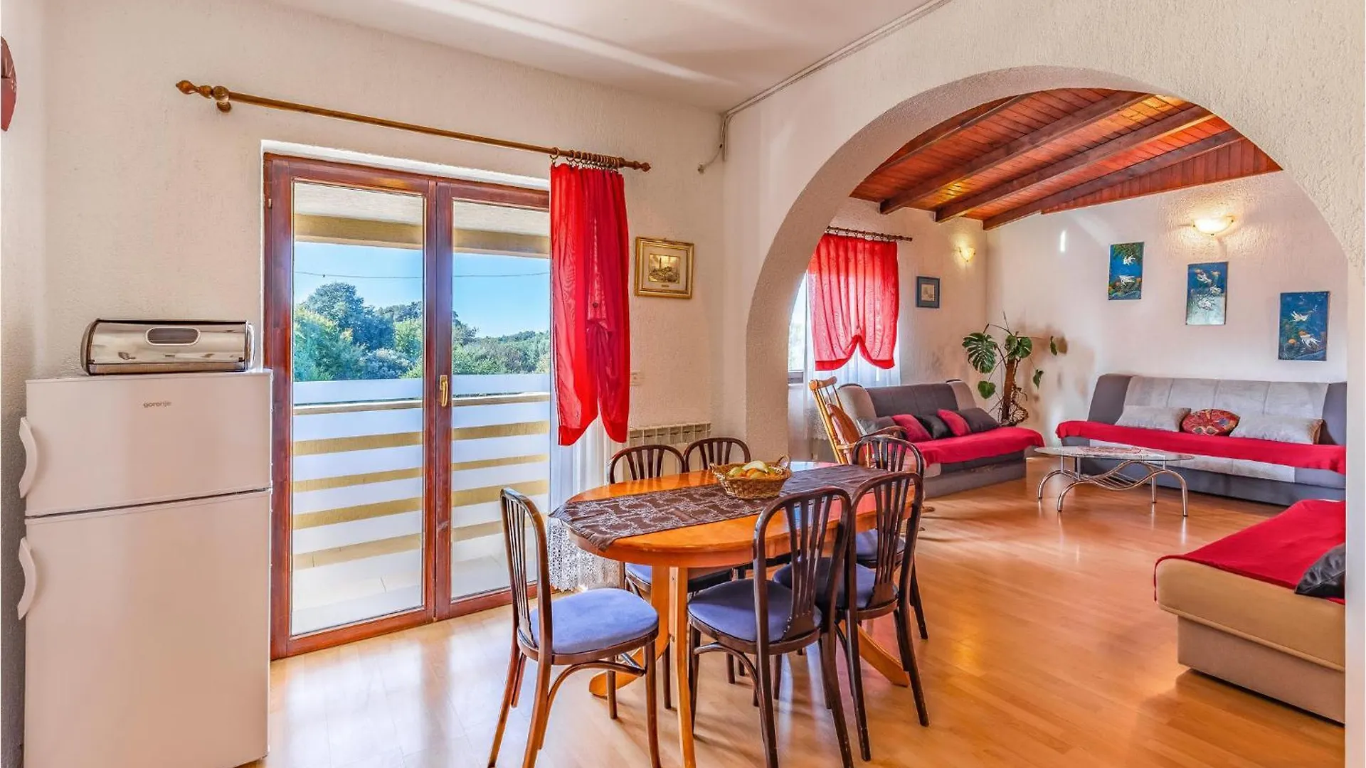 Gorgeous Apartment In Pula With Kitchen