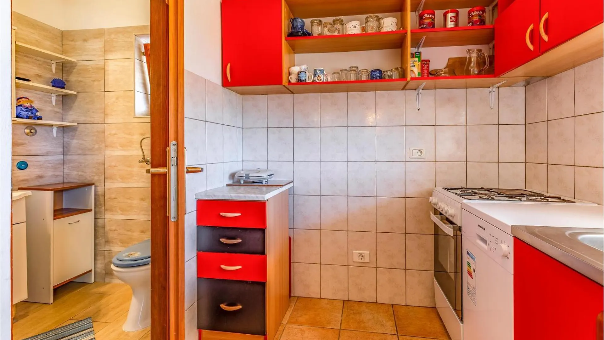 Gorgeous Apartment In Pula With Kitchen
