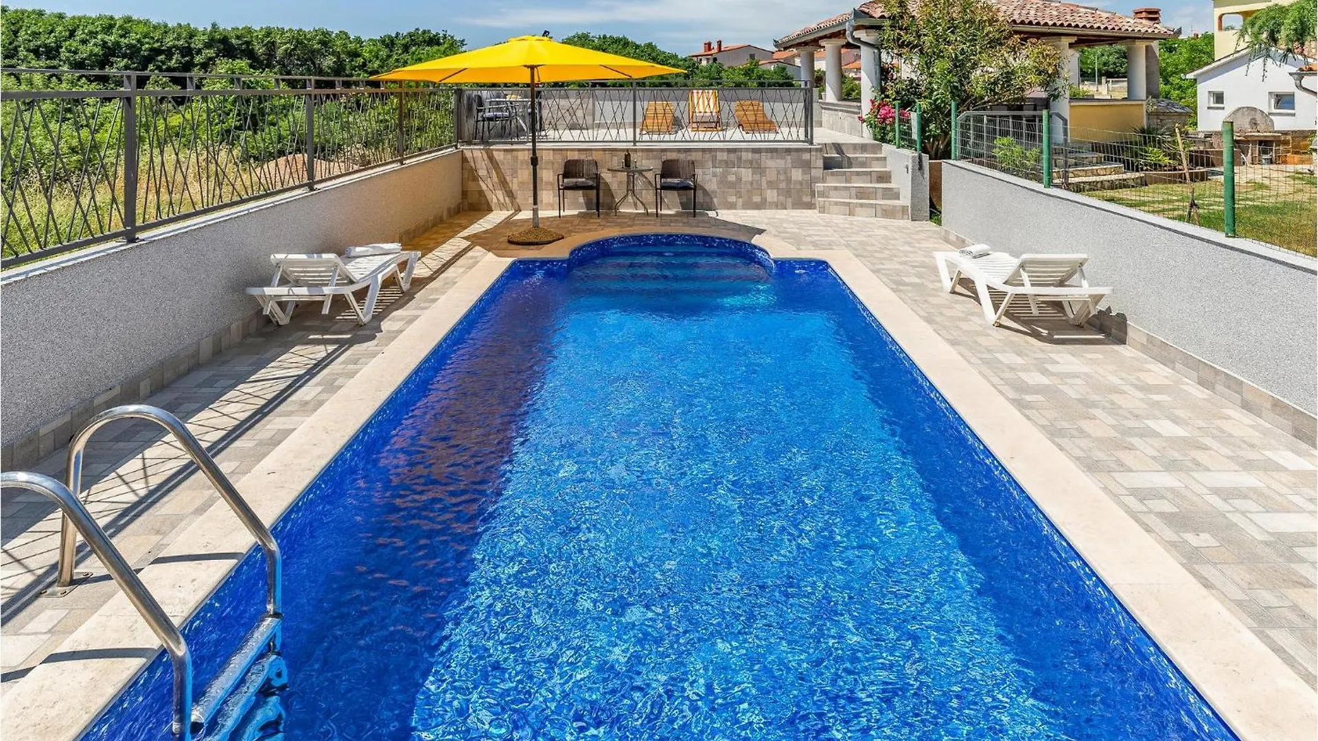 Gorgeous Apartment In Pula With Kitchen